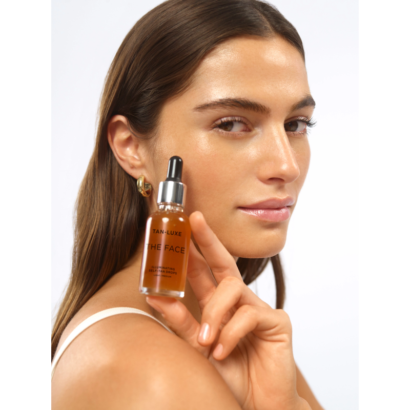 Краплі для автозасмаги обличчя у відтінку Light/Medium TAN-LUXE The Face Illuminating Self-Tan Drops Light/Medium 30 ml