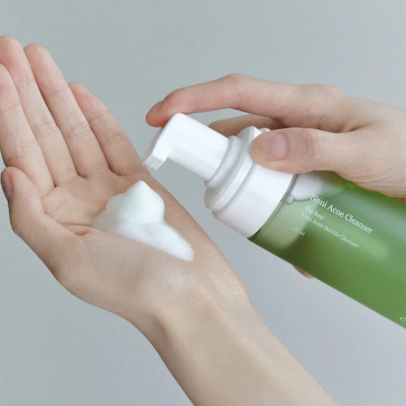 М'яка очищувальна пінка з екстрактом ноні Celimax The Real Noni Acne Bubble Cleanser 155 ml