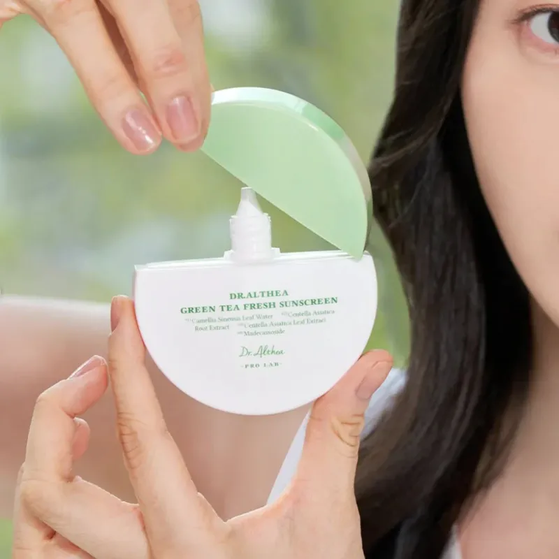Солнцезащитный крем для чувствительной кожи Dr. Althea Green Tea Fresh Sunscreen SPF50+ 45 ml