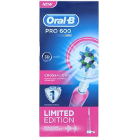 Электрическая зубная щетка Oral-B PRO 600 Cross Action D16.513