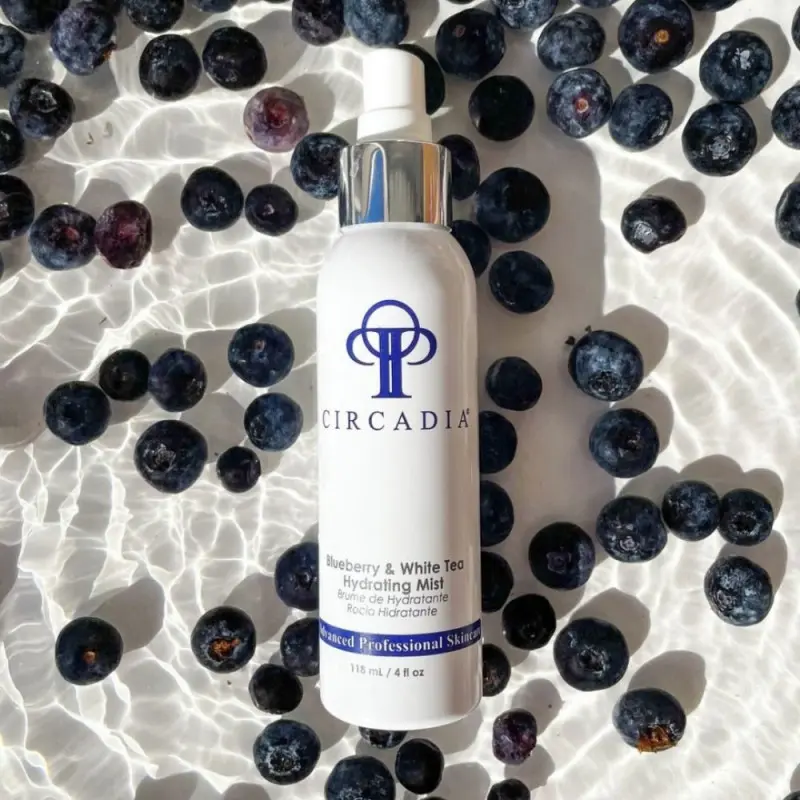 Антиоксидантный спрей-мост для лица Circadia Blueberry & White Tea Hydrating Mist 118 ml